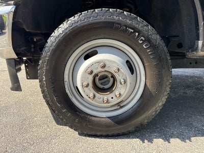 2022 Ford Super Duty F-350 DRW Chassis Cab XL