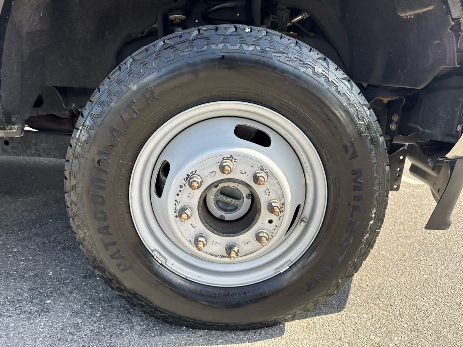 2022 Ford Super Duty F-350 DRW Chassis Cab XL