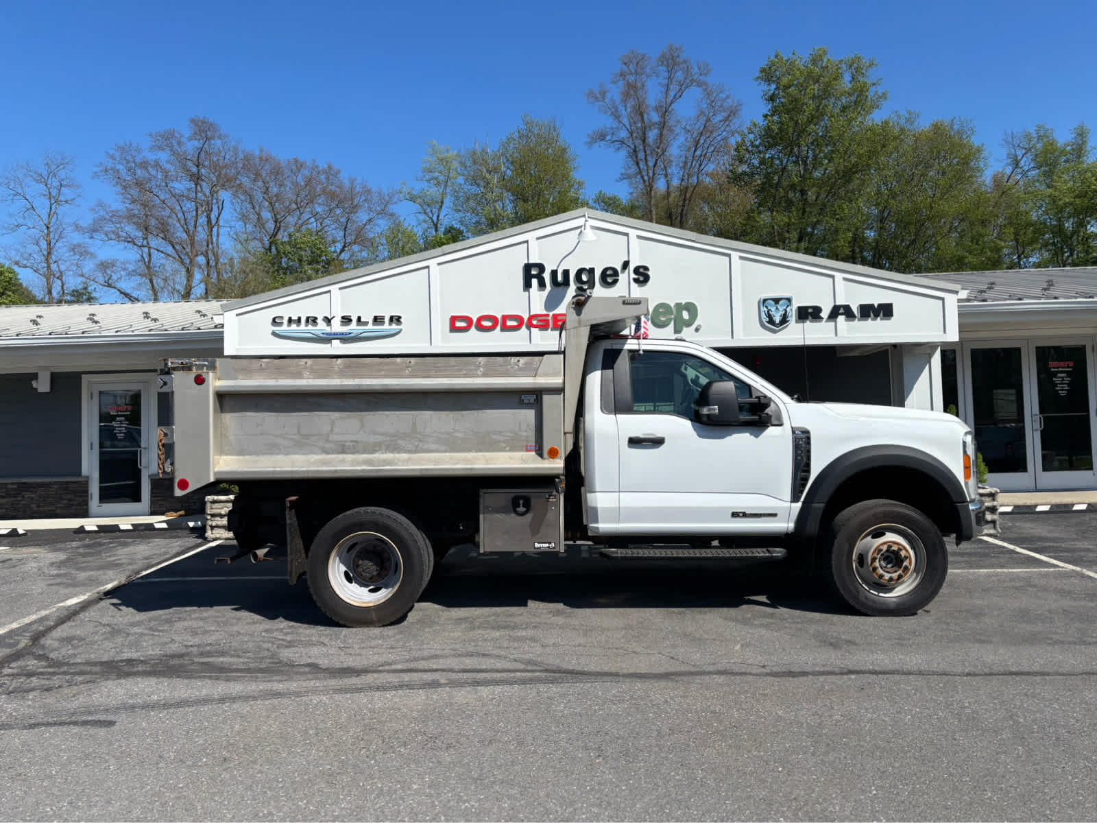 2023 Ford Super Duty F-600 DRW XL
