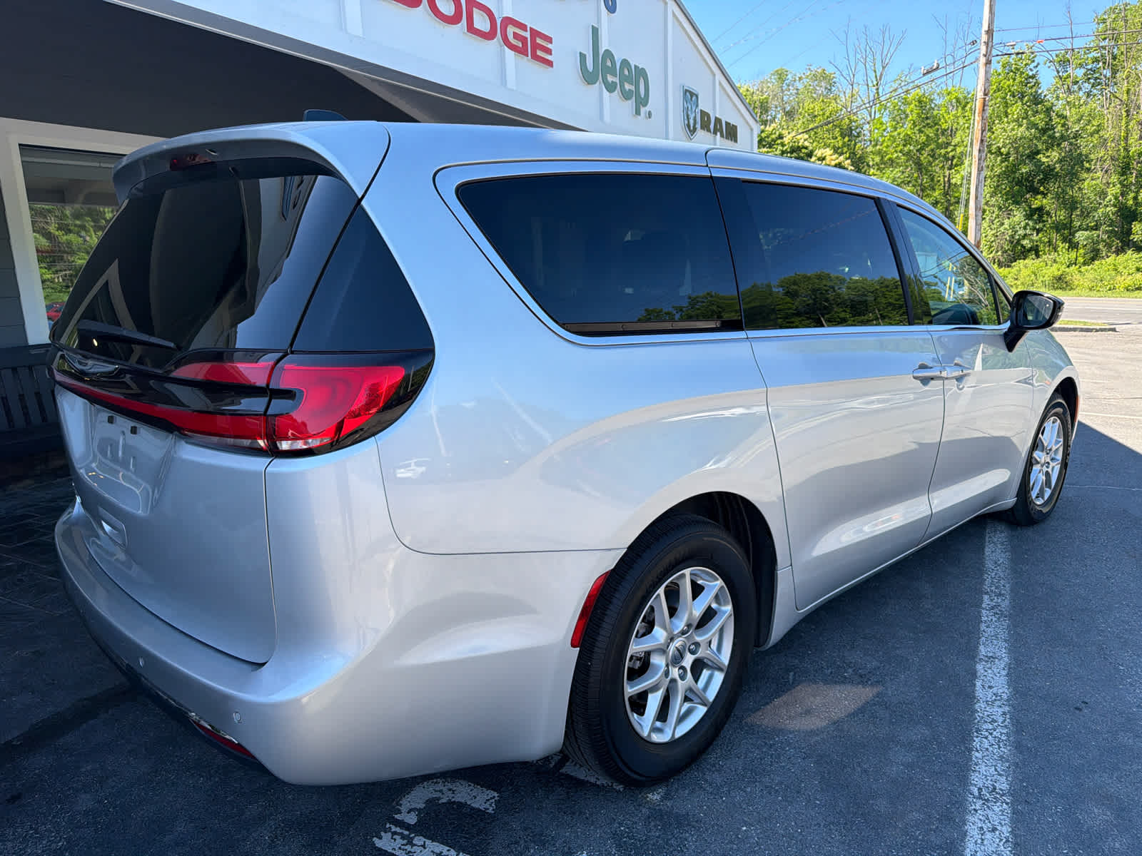 2024 Chrysler Pacifica Touring L