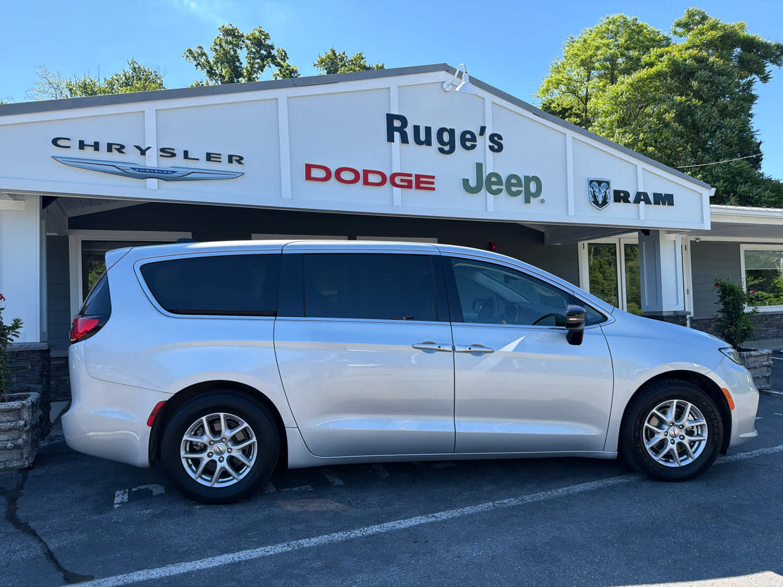 2024 Chrysler Pacifica Touring L
