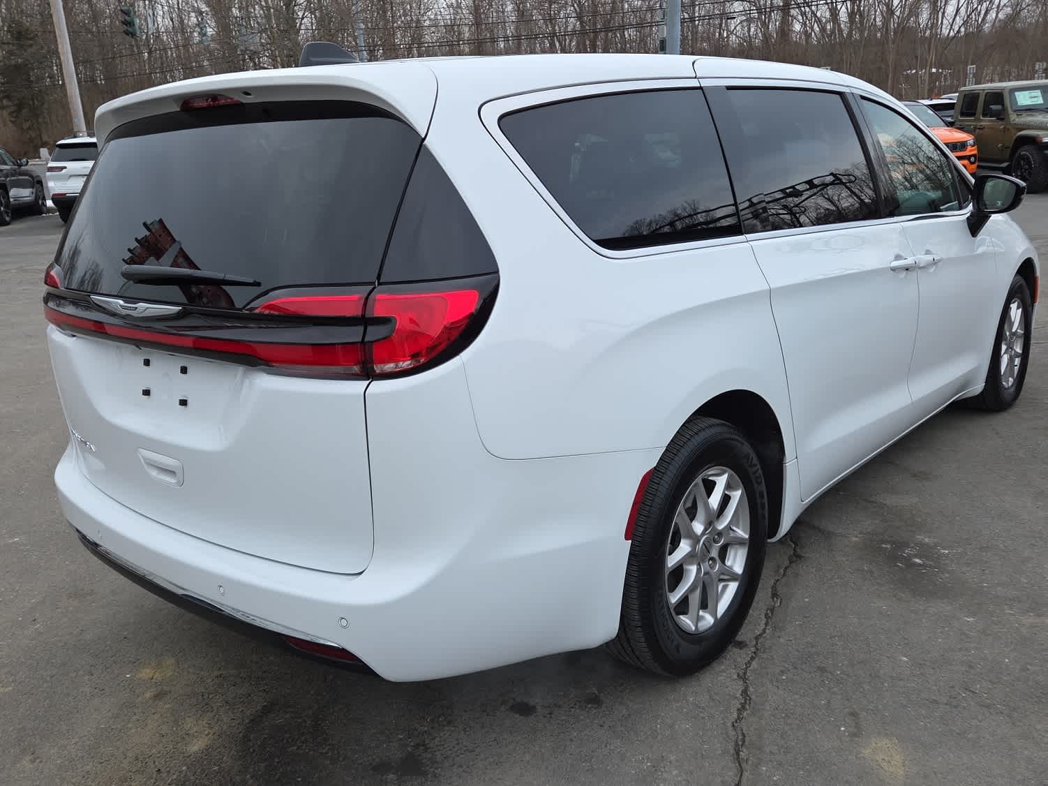 2025 Chrysler Pacifica Select