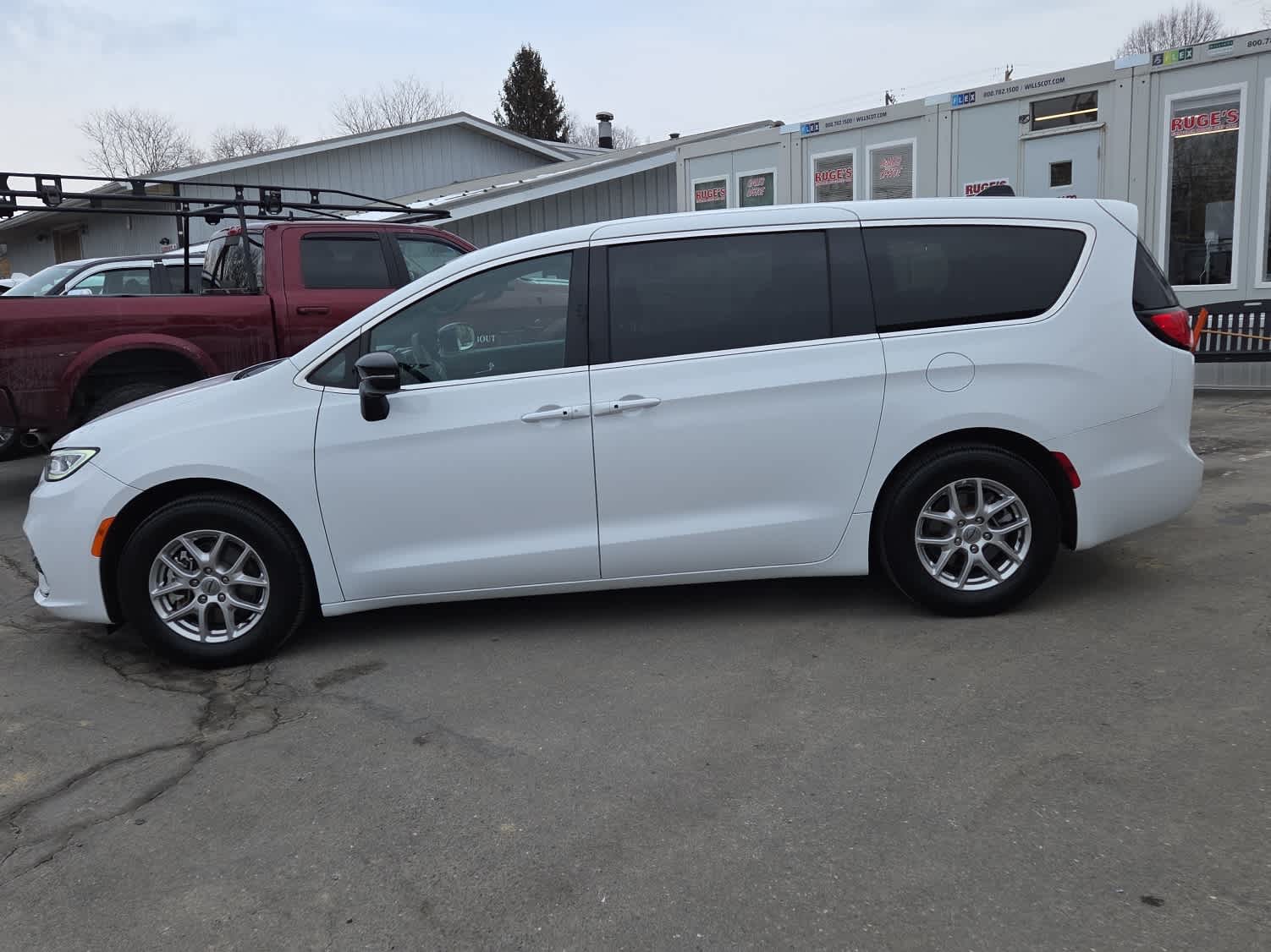 2025 Chrysler Pacifica Select