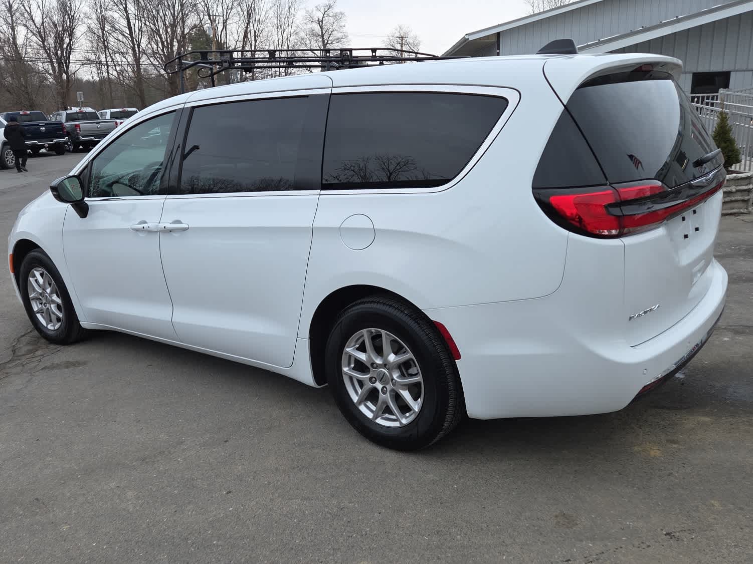 2025 Chrysler Pacifica Select