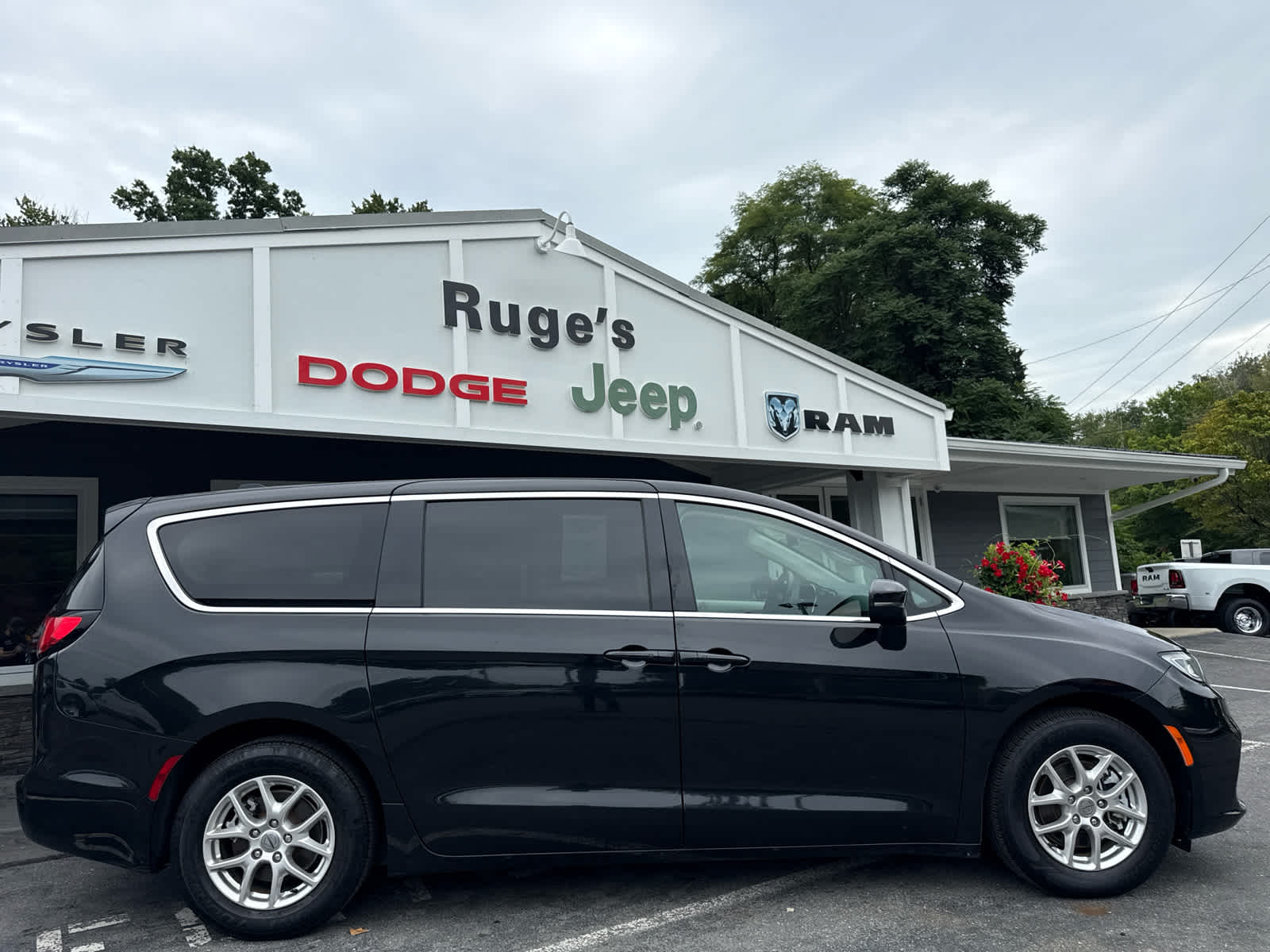 2023 Chrysler Pacifica Touring L