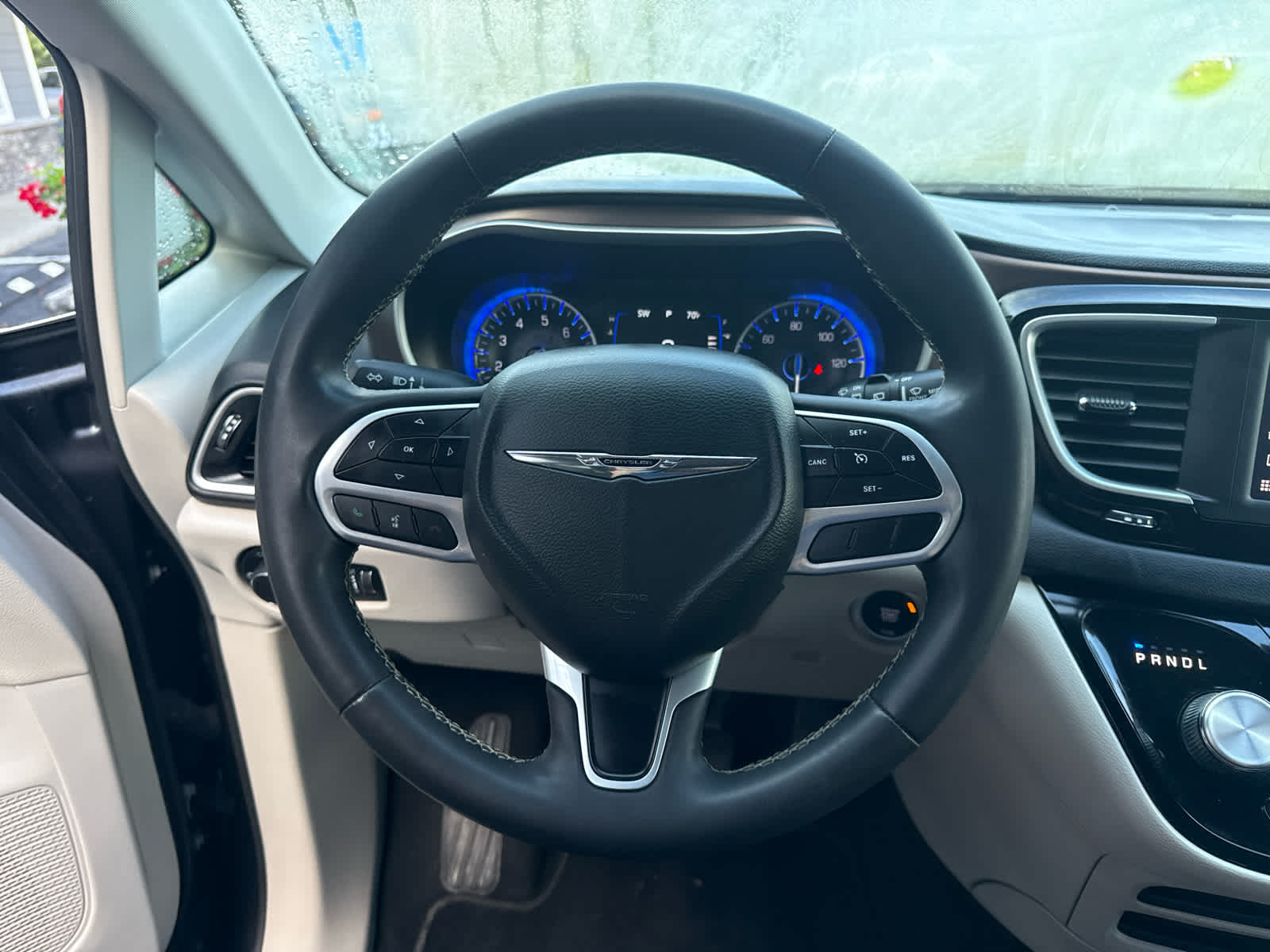 2022 Chrysler Voyager LX
