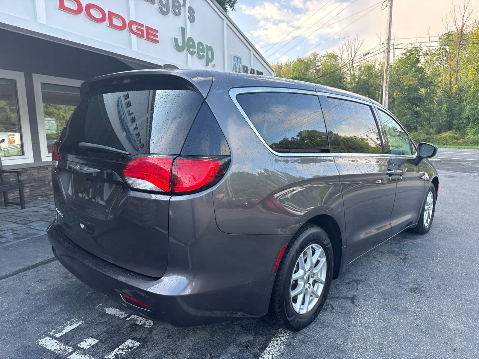 2022 Chrysler Voyager LX