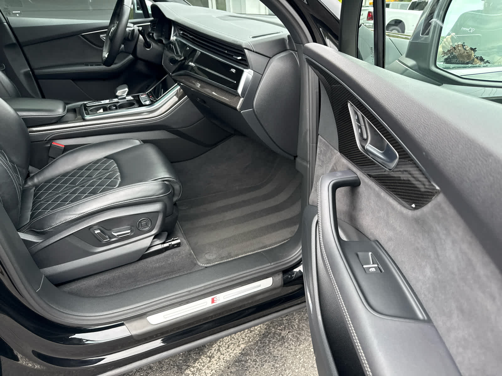2023 Audi SQ7 Premium Plus